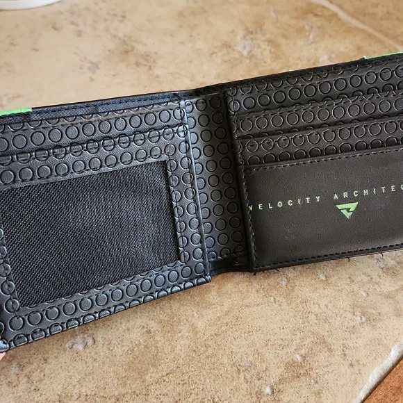 XBOX Black and Green Wallet - Picture 3 of 11